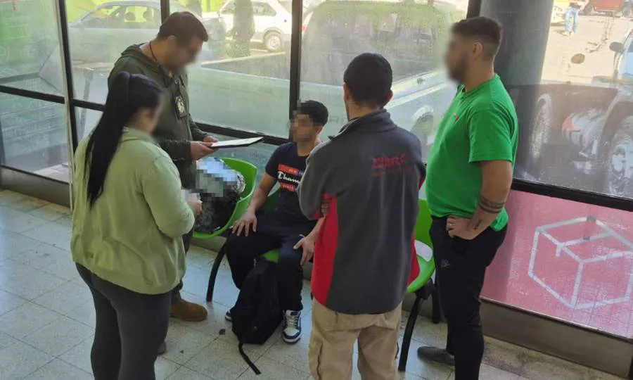 en_un_control_en_formosa_los_gendarmes_detectan_una_encomienda_con_fentanilo_que_derivo_en_la_detencion_en_mendoza_de_su_destinatario_7