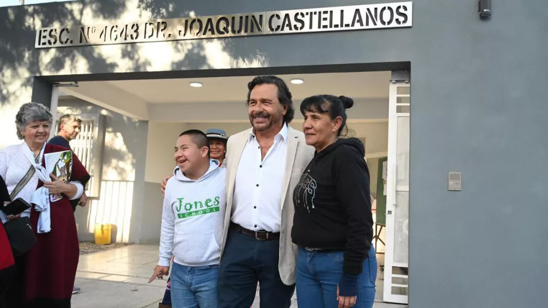 14536-el-gobernador-saenz-visito-a-la-comunidad-educativa-de-la-escuela-joaquin-castellanos