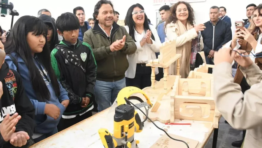 24411-saenz-en-la-expo-cafayate-seguimos-generando-oportunidades-para-que-los-jovenes-estudien-se-capaciten-y-construyan-su-futuro-en-salta