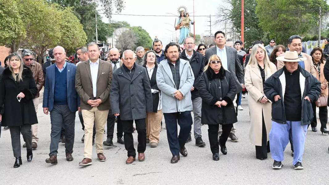 103163-el-gobernador-saenz-acompanio-al-pueblo-de-joaquin-v-gonzalez-en-su-fiesta-patronal