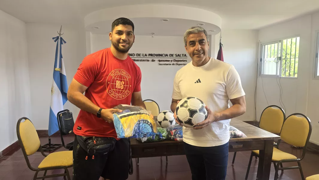 105340-el-gobierno-entrega-indumentaria-deportiva-a-los-equipos-del-programa-cebollitas