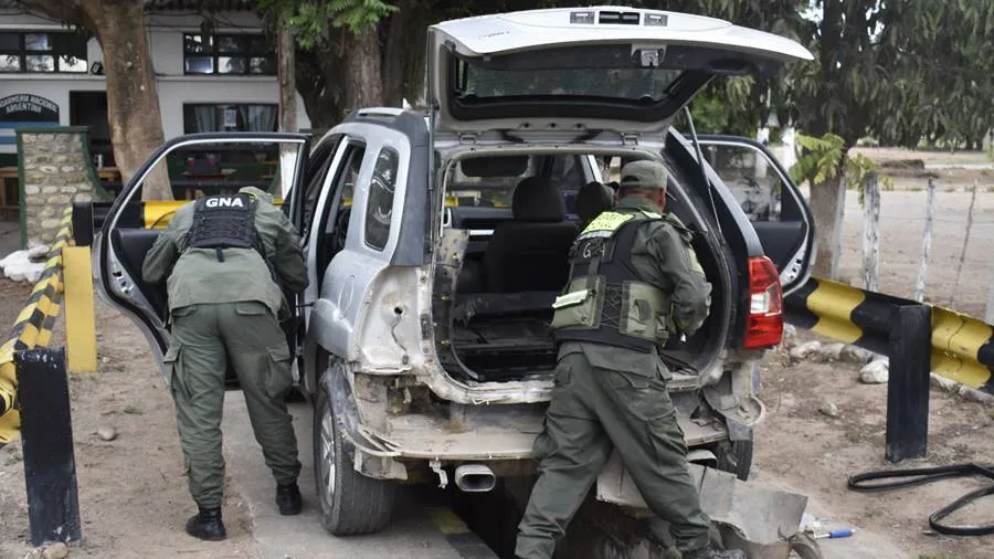 encontraron_46_kilos_de_cocaina_en_el_paragolpes_y_guardabarros_de_un_vehiculo_3