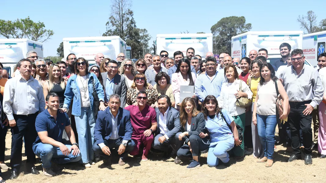 19802-el-gobernador-entrego-siete-nuevas-ambulancias-y-ya-son-130-durante-su-gestion