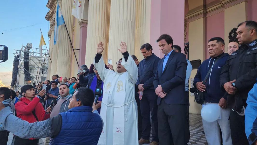 103769-mas-de-3-mil-fieles-participaron-de-la-peregrinacion-azul-por-el-milagro-2025-20250909125801