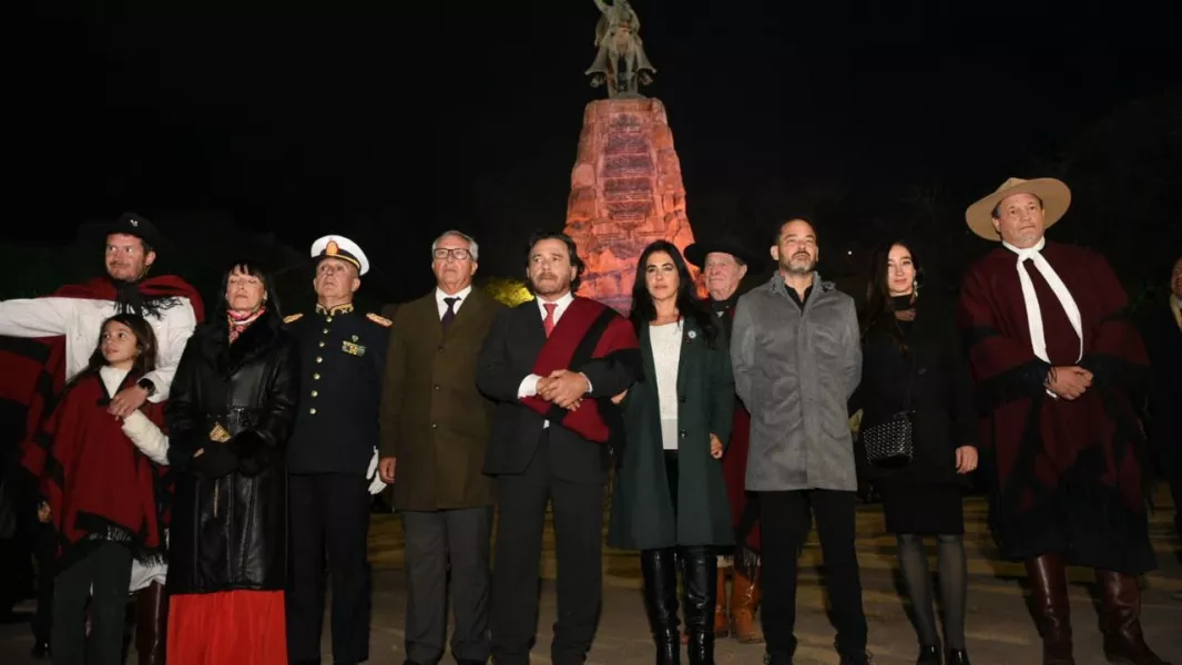 102238-el-gobernador-saenz-encabezo-la-guardia-bajo-las-estrellas-en-conmemoracion-del-paso-a-la-inmortalidad-de-guemes