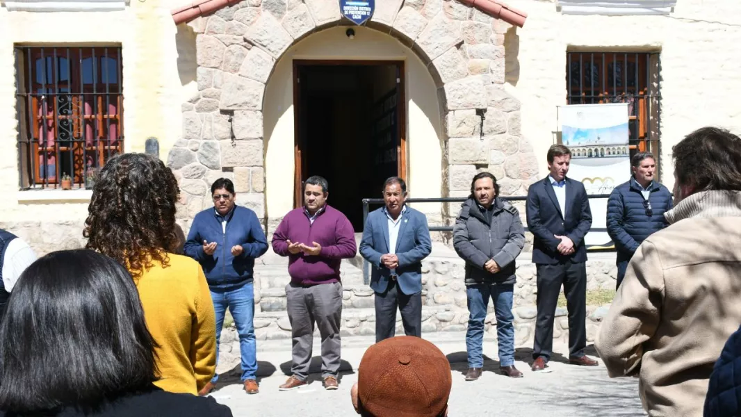 19420-con-nuevos-moviles-policiales-el-gobierno-de-saenz-continua-reforzando-la-seguridad-en-los-valle-calchaquies