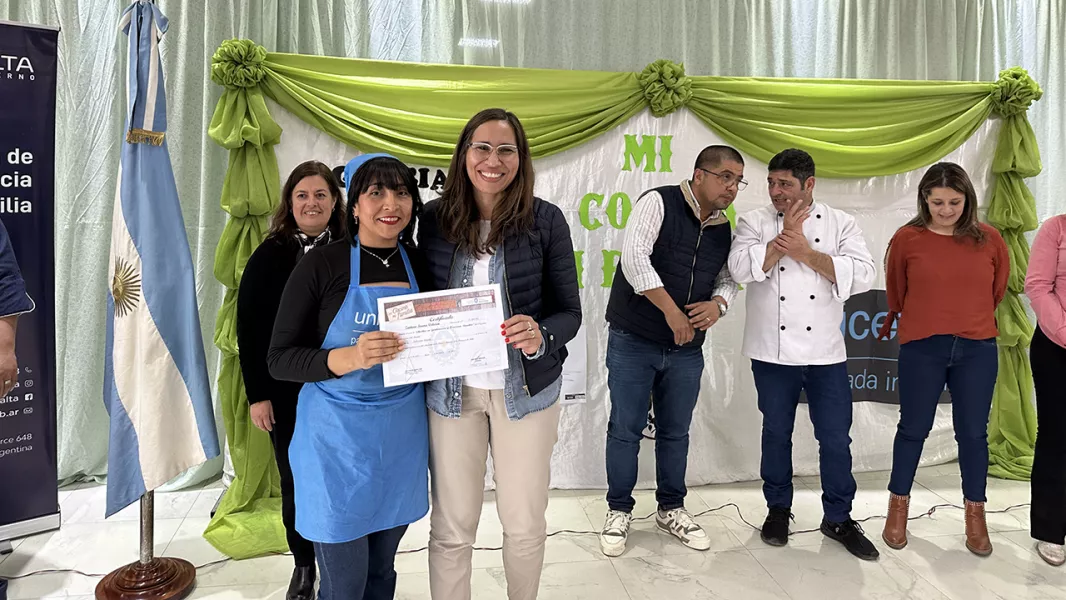 18806-referentes-de-familias-de-salvador-mazza-se-certifican-en-cocina-saludable