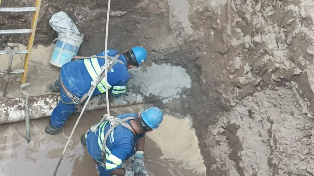 14907-continuan-las-obras-de-recambio-de-canieria-de-la-red-colectora-en-barrio-santa-lucia