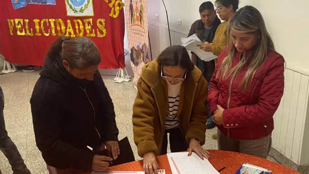 17648-familias-de-san-antonio-de-los-cobres-recibieron-las-escrituras-de-sus-terrenos