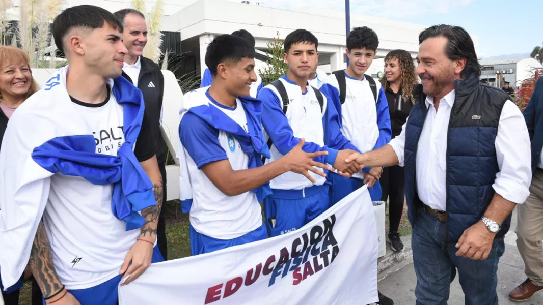 17361-de-la-puna-a-china-saenz-despidio-a-estudiantes-que-inician-un-viaje-enriquecedor-para-su-futuro-profesional-y-personal