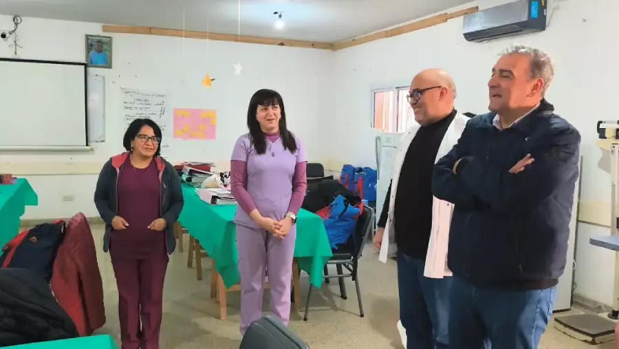 108545-el-ministro-mangione-superviso-en-apolinario-saravia-las-acciones-de-control-por-el-brote-de-varicela