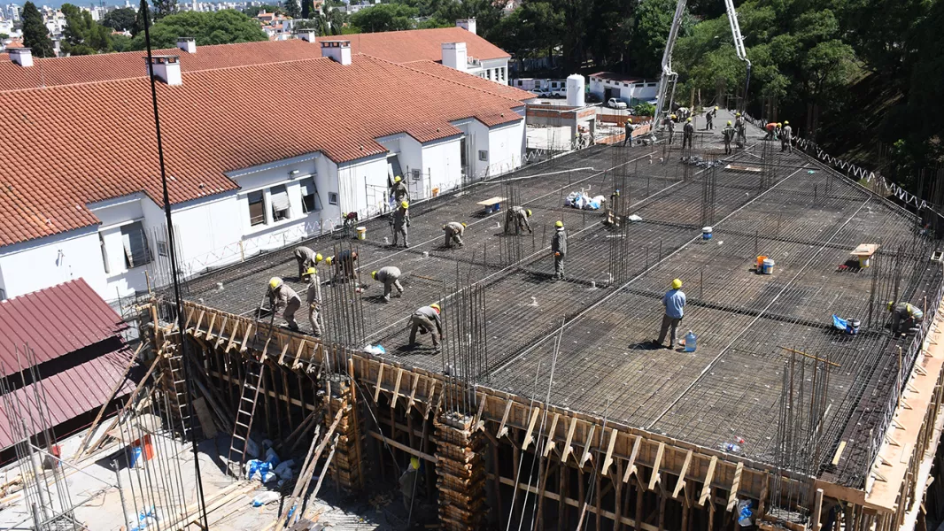 16395-avanza-la-obra-del-bloque-critico-del-hospital-san-bernardo-referente-en-latinoamerica