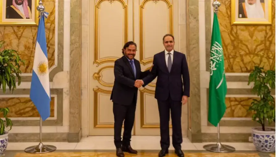 106262-el-gobernador-y-el-embajador-de-arabia-saudita-avanzaron-en-una-agenda-bilateral-de-intercambios