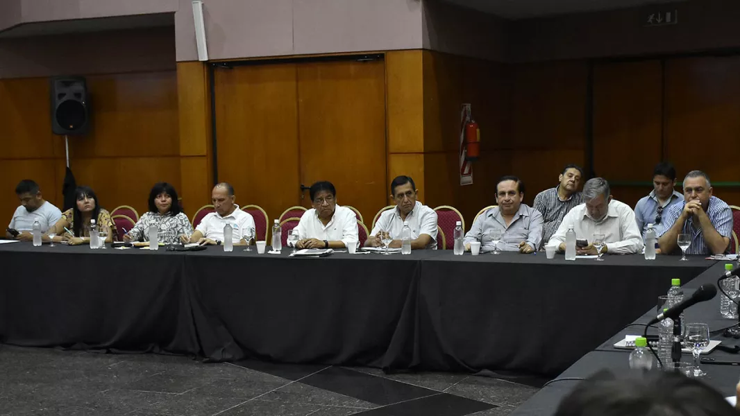 21045-continuan-las-mesas-salariales-con-la-intergremial