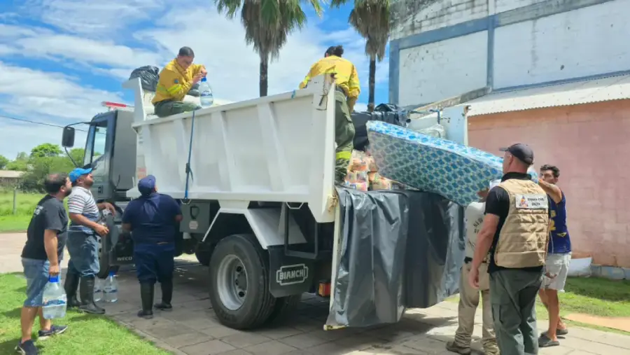106408-el-gobierno-de-la-provincia-asistio-a-vecinos-de-el-galpon-afectados-tras-las-intensas-lluvias