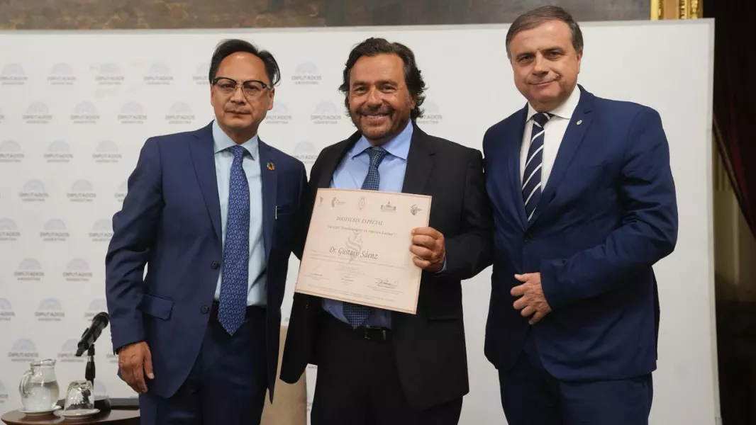 105063-el-gobernador-saenz-fue-distinguido-por-su-liderazgo-vision-etica-y-compromiso-con-el-desarrollo-sostenible