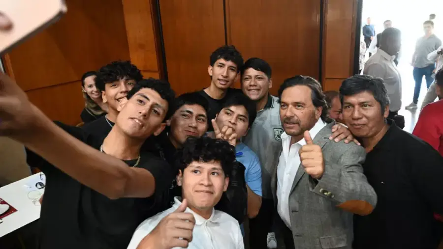 22694-el-gobernador-encabezo-el-inicio-de-solve-for-tomorrow-de-samsung-en-salta