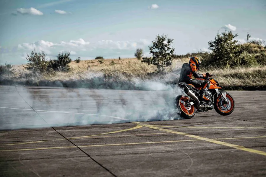 Nueva KTM 990 DUKE -2