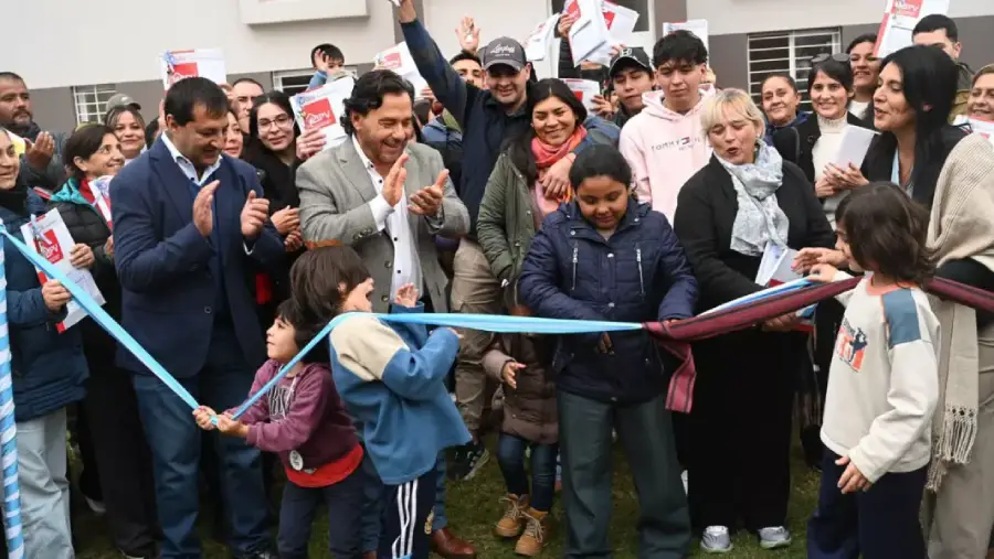 20329-saenz-entrego-48-departamentos-financiados-por-la-provincia-y-ya-supero-las-4500-viviendas-adjudicadas