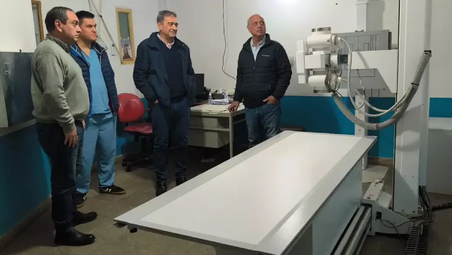 23709-el-ministro-mangione-superviso-en-apolinario-saravia-las-acciones-de-control-por-el-brote-de-varicela