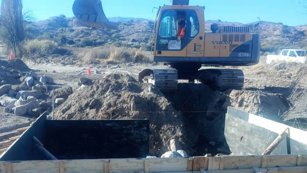 102829-un-nuevo-puente-en-angastaco-evitara-que-vecinos-de-dos-parajes-queden-aislados