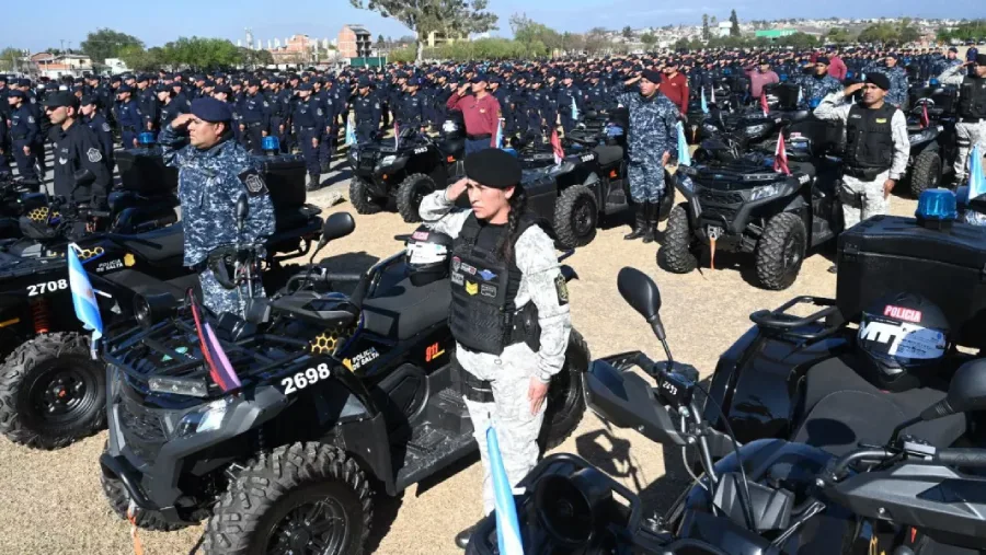 23355-saenz-fortalece-a-la-policia-de-salta-con-151-nuevos-moviles-y-300-agentes
