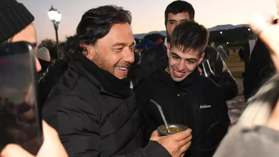 107792-saenz-reafirmo-su-apoyo-a-los-jovenes-emprendedores-en-la-feria-futuros-egresados