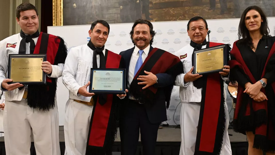 103230-con-la-presencia-del-gobernador-saenz-se-homenajeo-en-el-congreso-a-las-voces-de-oran-y-a-luis-federico-cordoba