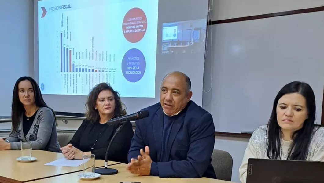 103285-presentaron-la-ley-de-reduccion-fiscal-a-estudiantes-de-la-unsa