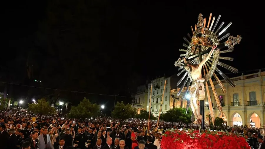 24951-el-pueblo-de-salta-renovo-su-pacto-de-fidelidad-y-amor-con-el-senior-y-la-virgen-del-milagro
