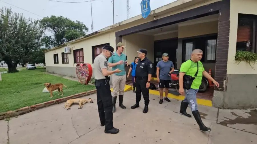 106200-asistencia-de-seguridad-a-personas-afectadas-por-el-temporal-en-el-departamento-metan
