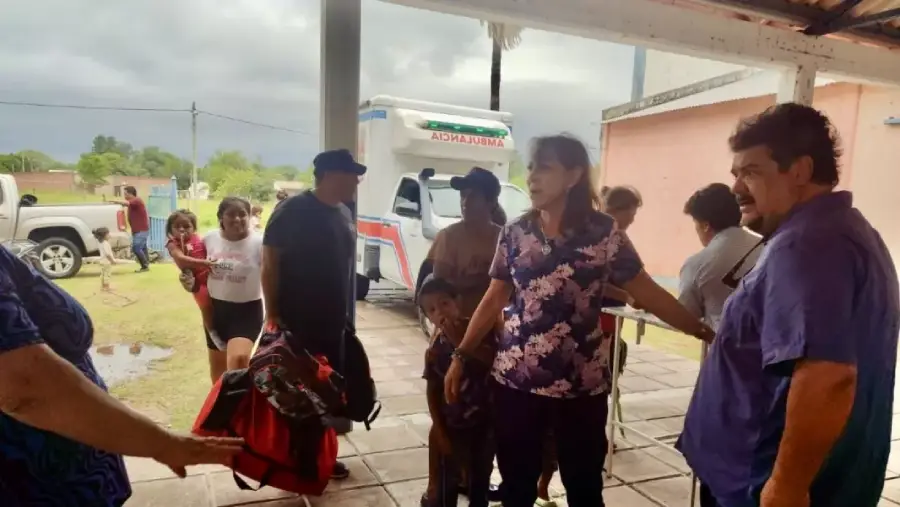 21842-el-gobierno-provincial-asiste-a-familias-de-el-galpon-ante-la-emergencia-por-intensas-lluvias