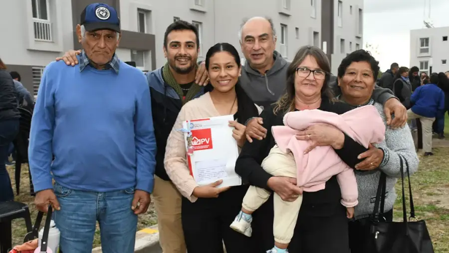 23416-saenz-entrego-48-departamentos-financiados-por-la-provincia-y-ya-supero-las-4500-viviendas-adjudicadas