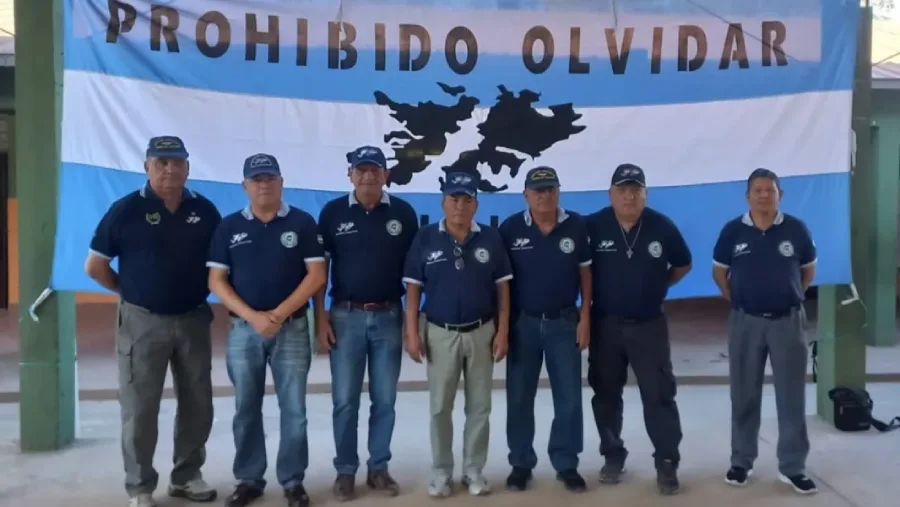 24713-veteranos-de-malvinas-acercaron-sus-historias-a-estudiantes-de-salvador-mazza