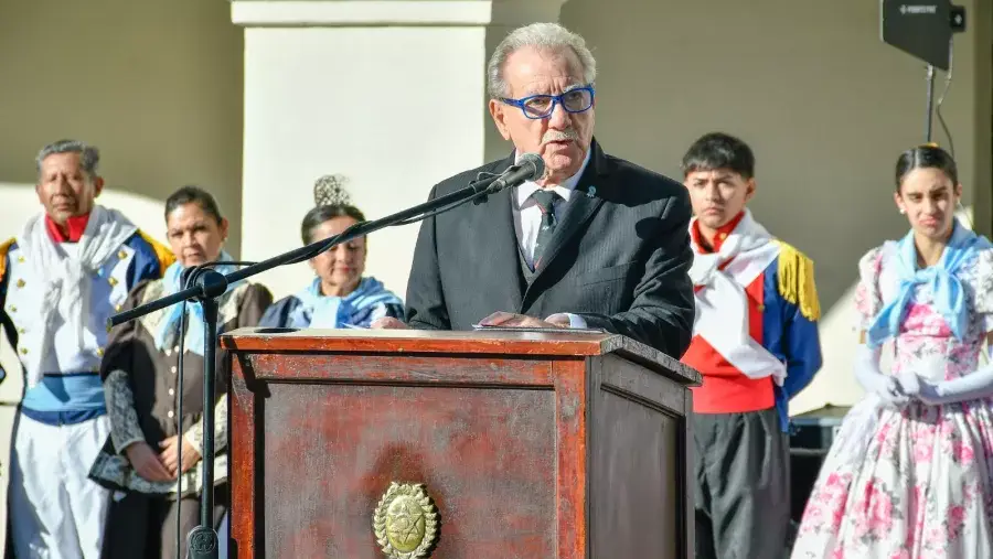 24011-los-actos-por-el-dia-de-la-declaracion-de-la-independencia-fueron-encabezados-por-el-vicegobernador-antonio-marocco-y-el-intendente-emiliano-durand