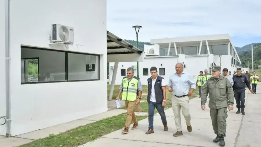 19641-ltima-visita-de-obra-al-puesto-de-control-fronterizo-de-salvador-mazza-antes-de-su-inauguracion