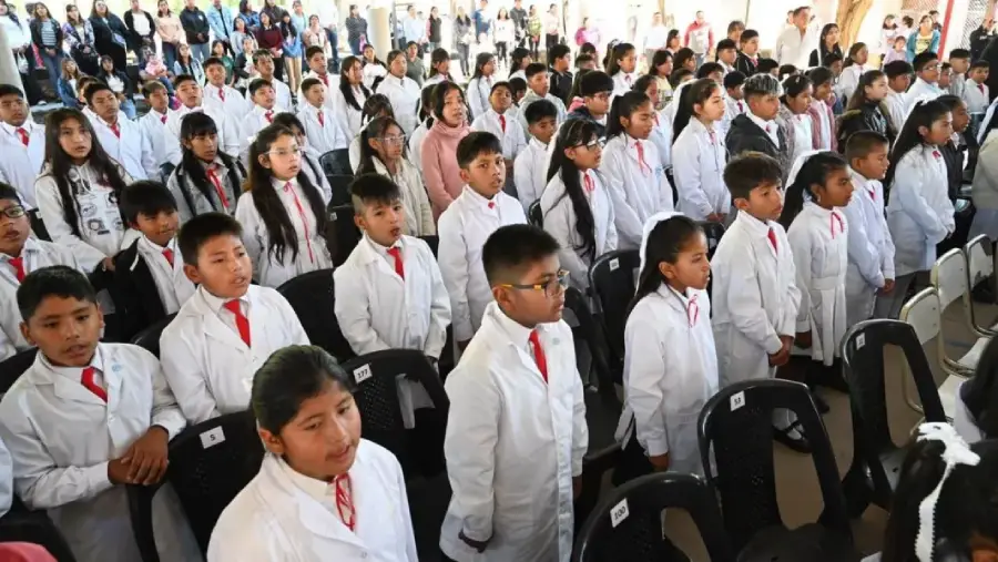18096-mas-de-350-mil-alumnos-comenzaron-hoy-las-clases-el-gobernador-saenz-inauguro-el-ciclo-lectivo-2026-desde-cachi