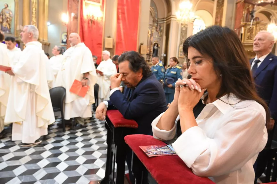 19538-el-gobernador-gustavo-saenz-participo-del-primer-dia-del-triduo-del-milagro-en-la-catedral-basilica-de-salta
