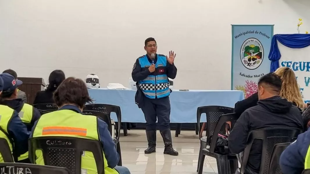 15832-capacitaron-a-inspectores-de-transito-de-aguaray-y-salvador-mazza