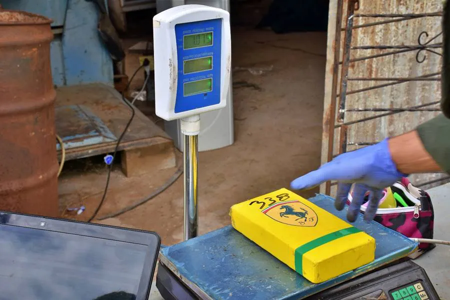 descubren_425_kilos_de_cocaina_en_cubiertas_de_camion_en_una_gomeria_abandonada_de_salta_1