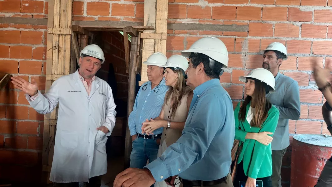 105153-avanza-la-obra-del-bloque-critico-del-hospital-san-bernardo-referente-en-latinoamerica-20251127160121