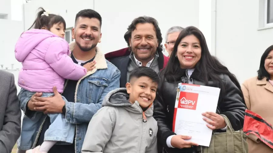 109424-saenz-entrego-138-viviendas-en-capital-tienen-sello-saltenio-la-hicimos-los-saltenios-con-nuestros-recursos-y-priorizando-a-la-gente