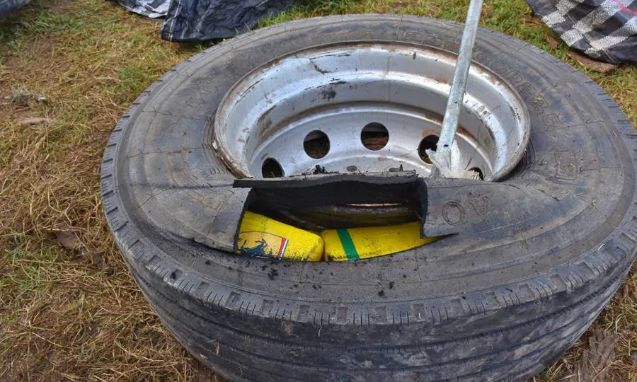 descubren_425_kilos_de_cocaina_en_cubiertas_de_camion_en_una_gomeria_abandonada_de_salta_3