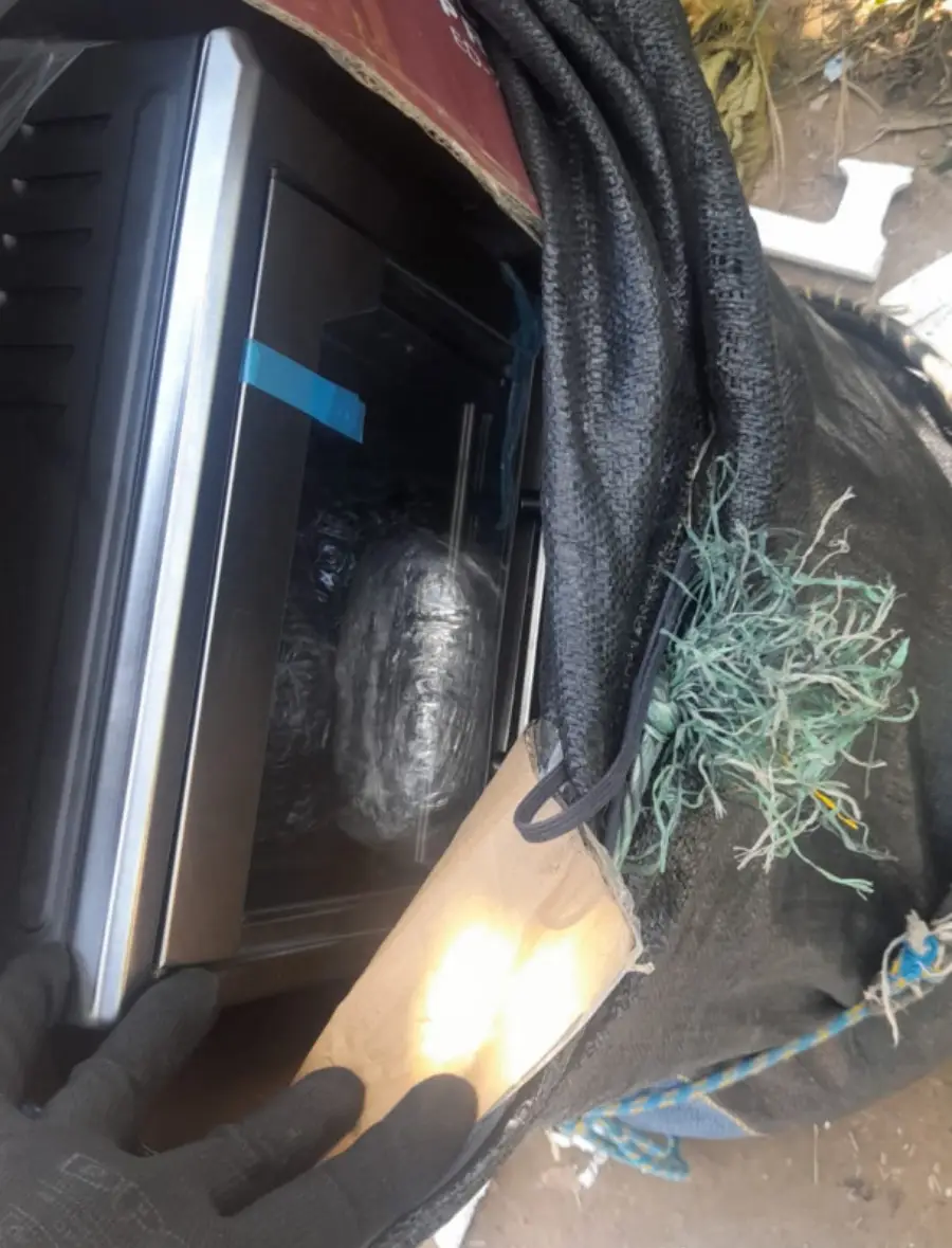 transportaba_4_kilos_de_marihuana_en_el_interior_de_un_horno_electrico_-_salta