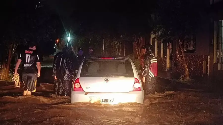 21839-asistencia-de-seguridad-a-personas-afectadas-por-el-temporal-en-el-departamento-metan