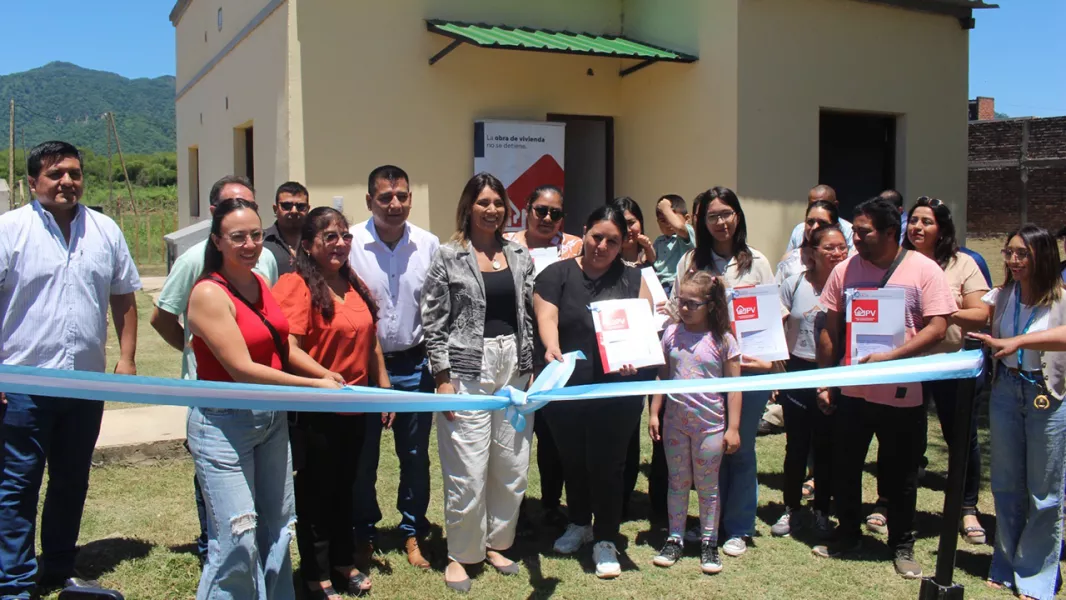 105501-el-gobierno-entrego-viviendas-en-aguaray