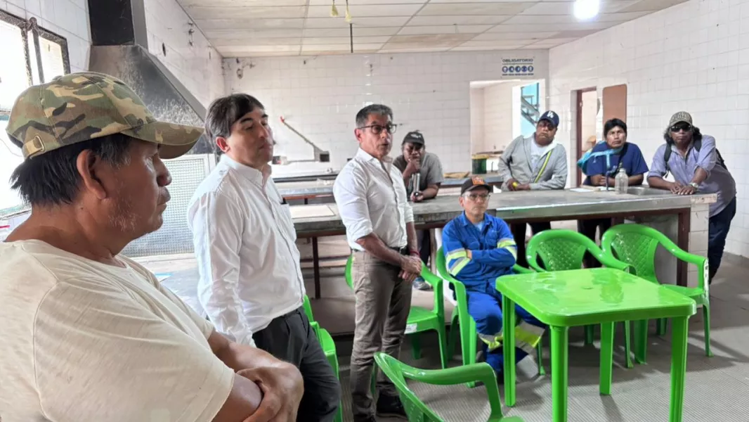 104658-avanza-el-trabajo-conjunto-para-conectar-a-la-red-de-agua-a-las-comunidades-de-general-mosconi