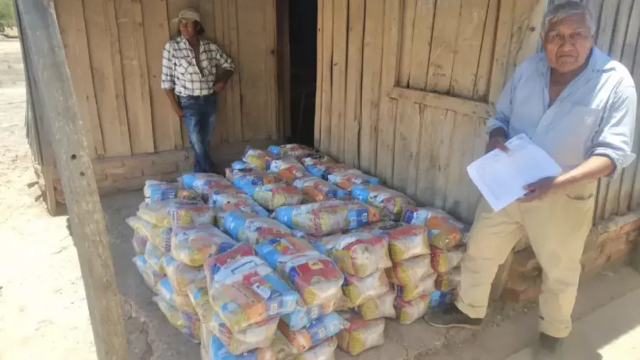 105965-ministerio-de-desarrollo-social-asistio-a-familias-afectadas-por-contingencias-climaticas-en-rivadavia-banda-sur