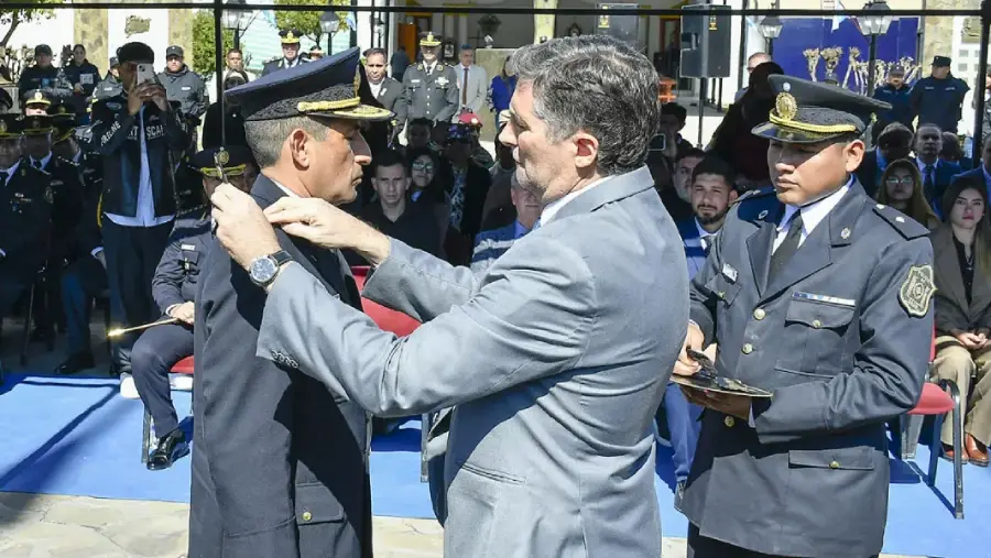 108949-el-vicegobernador-tomo-juramento-a-las-nuevas-autoridades-de-la-jefatura-de-policia