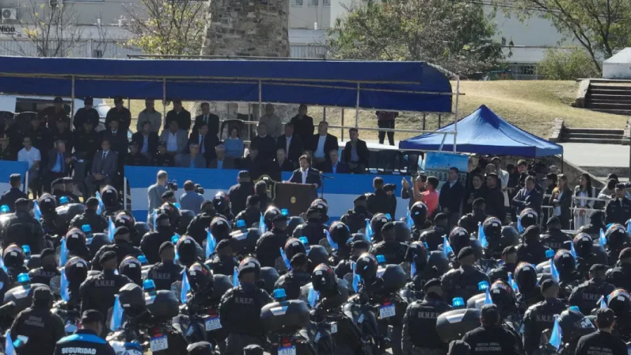 23340-saenz-fortalece-a-la-policia-de-salta-con-151-nuevos-moviles-y-300-agentes
